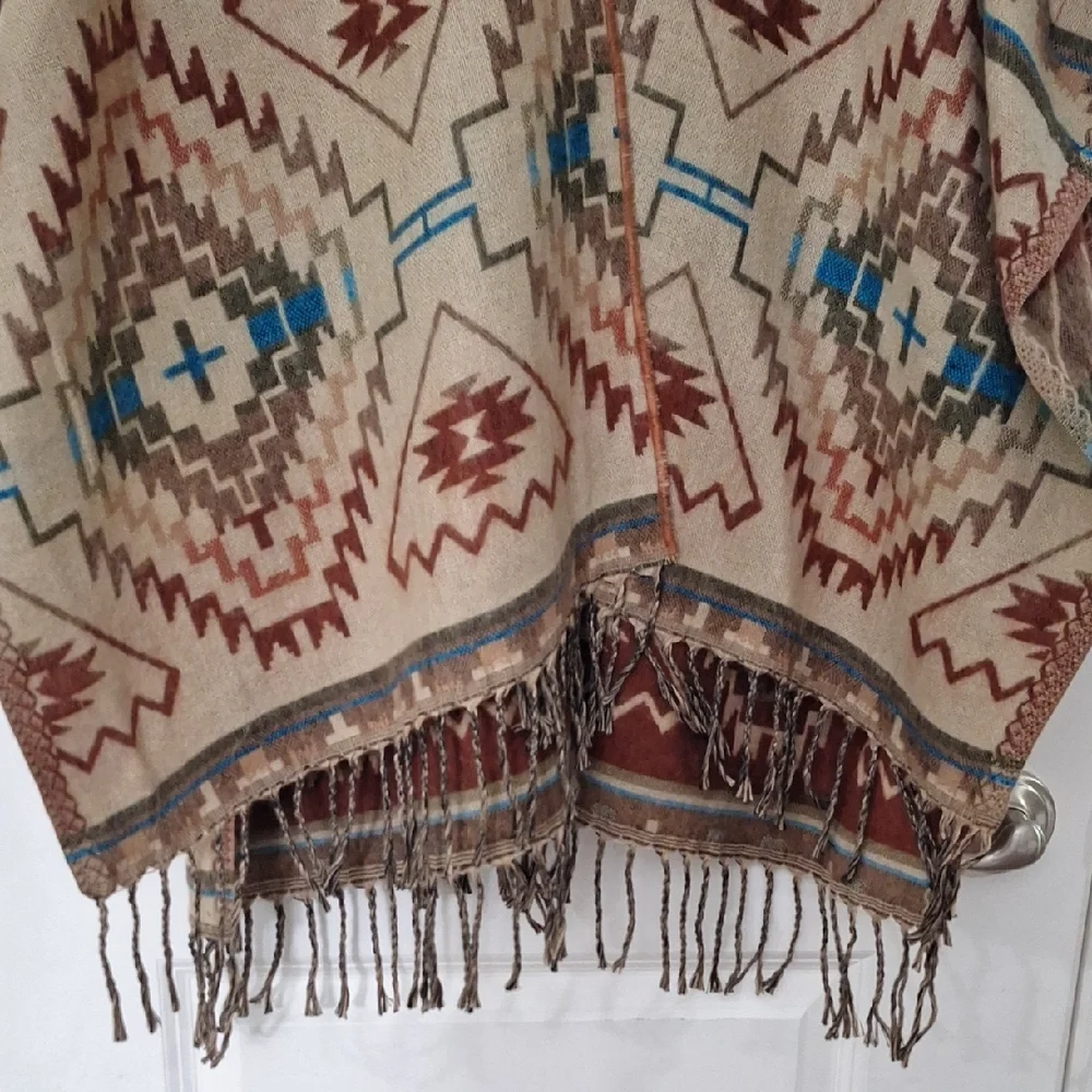 Southwest Print Ruana - Picture 5 of 6